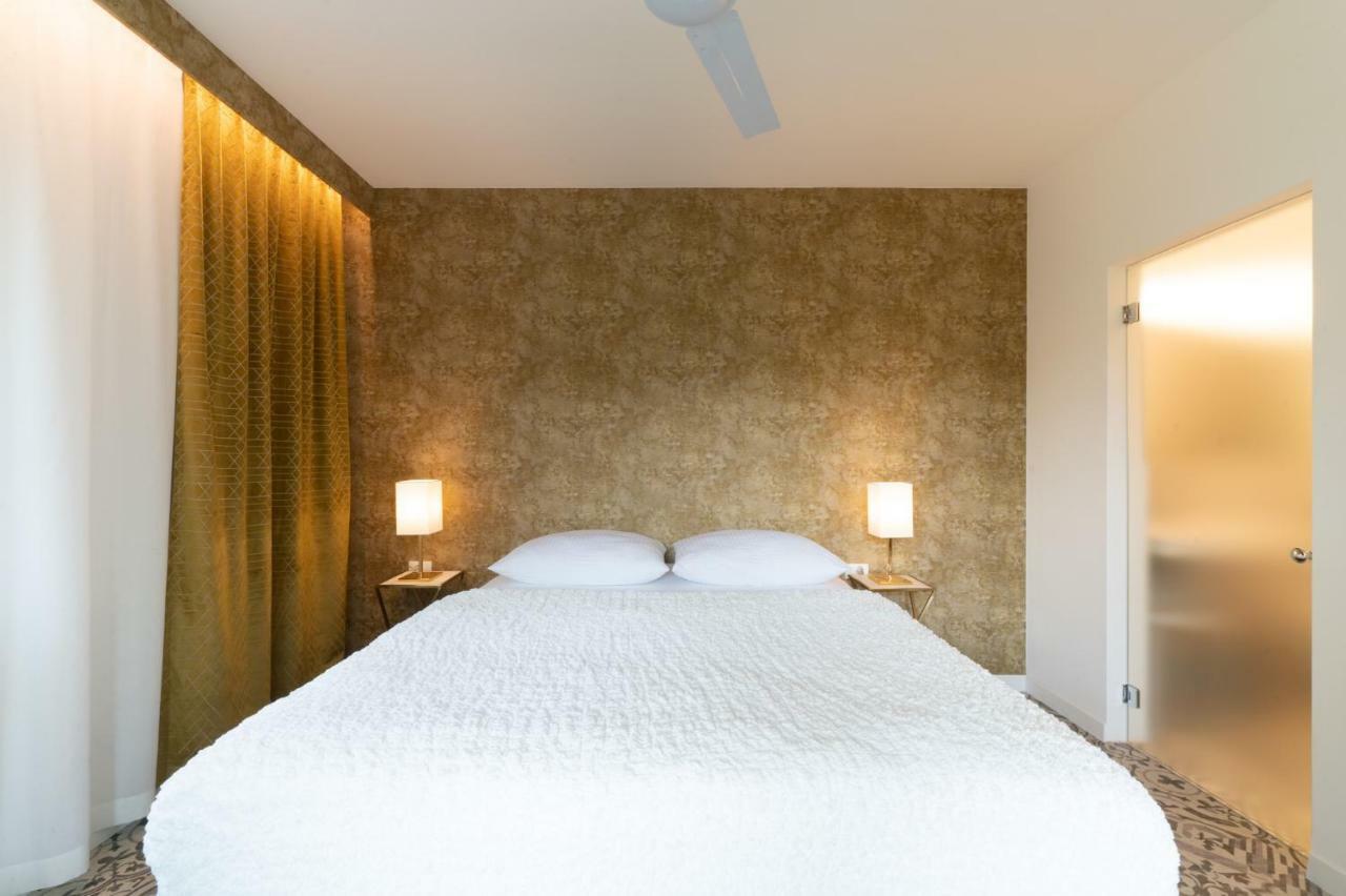 لانا Goldfinger + Suites الغرفة الصورة